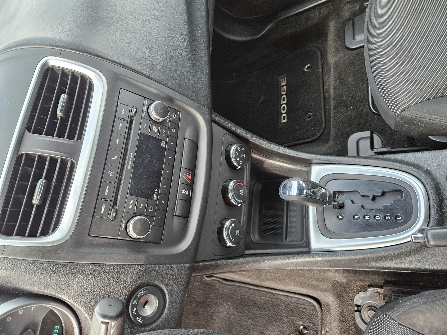 2012 Dodge Avenger SE - Photo 6