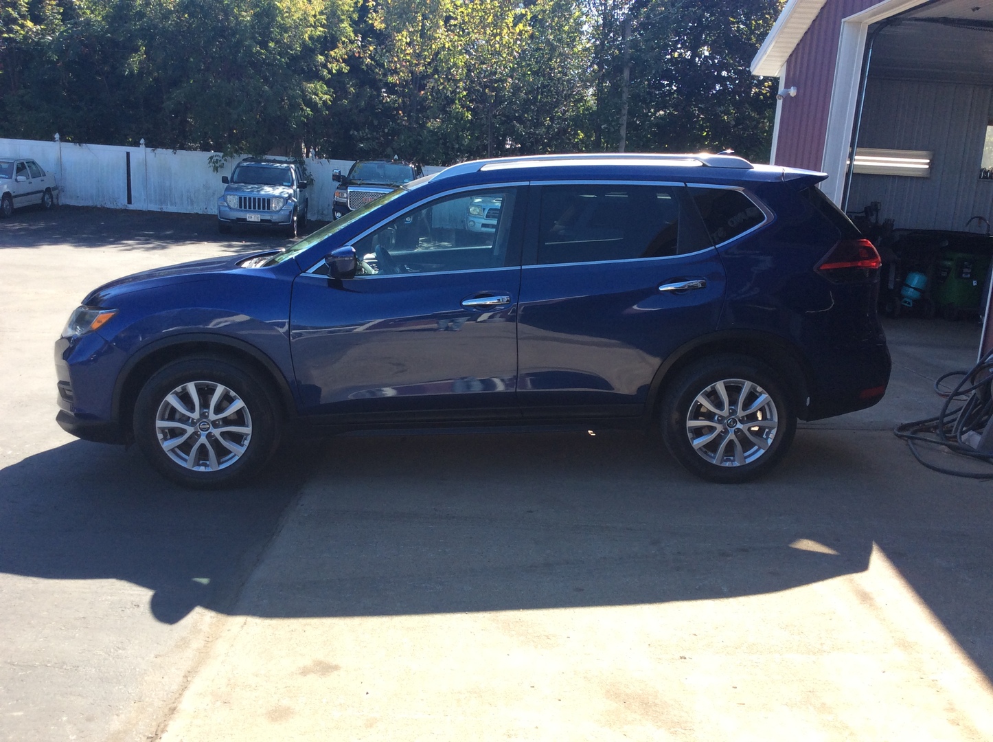 2020 Nissan Rogue SV photo 3