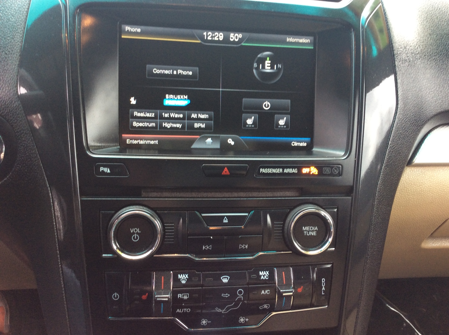 2016 Ford Explorer XLT - Photo 19