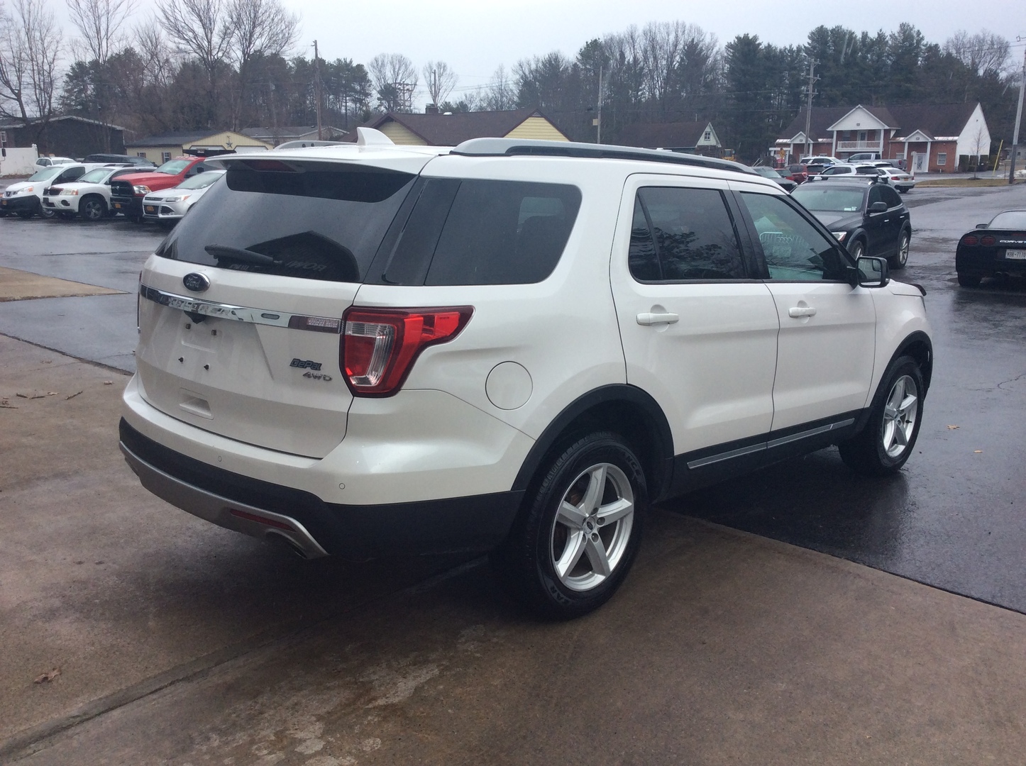 2016 Ford Explorer XLT - Photo 7