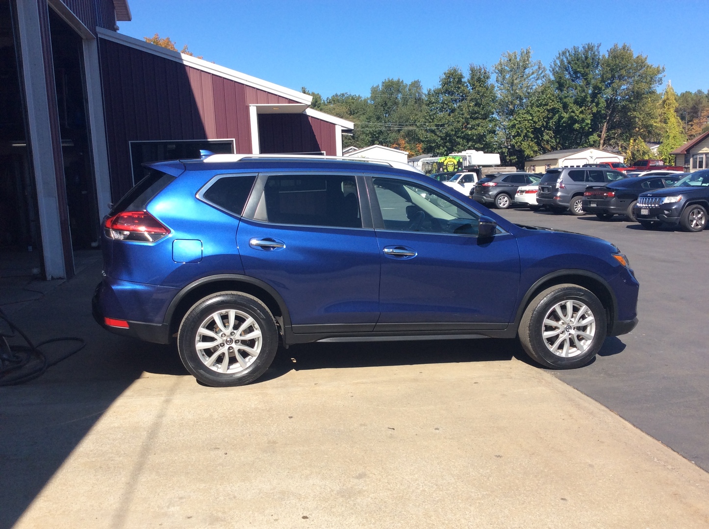 2020 Nissan Rogue SV photo 2