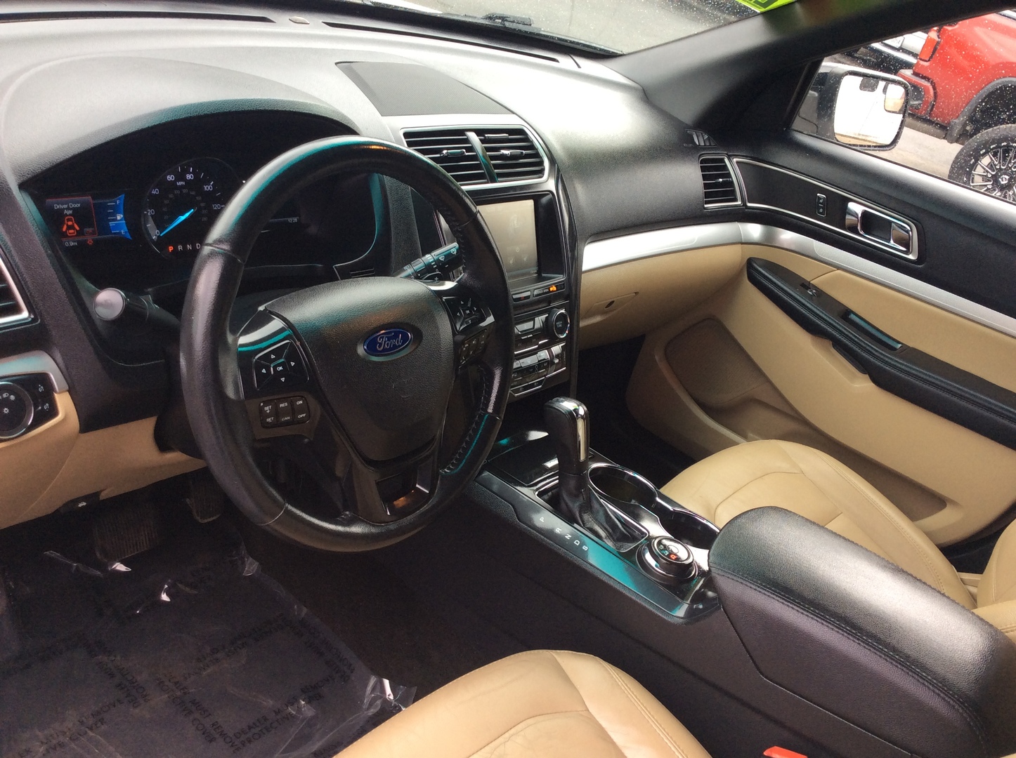 2016 Ford Explorer XLT - Photo 10