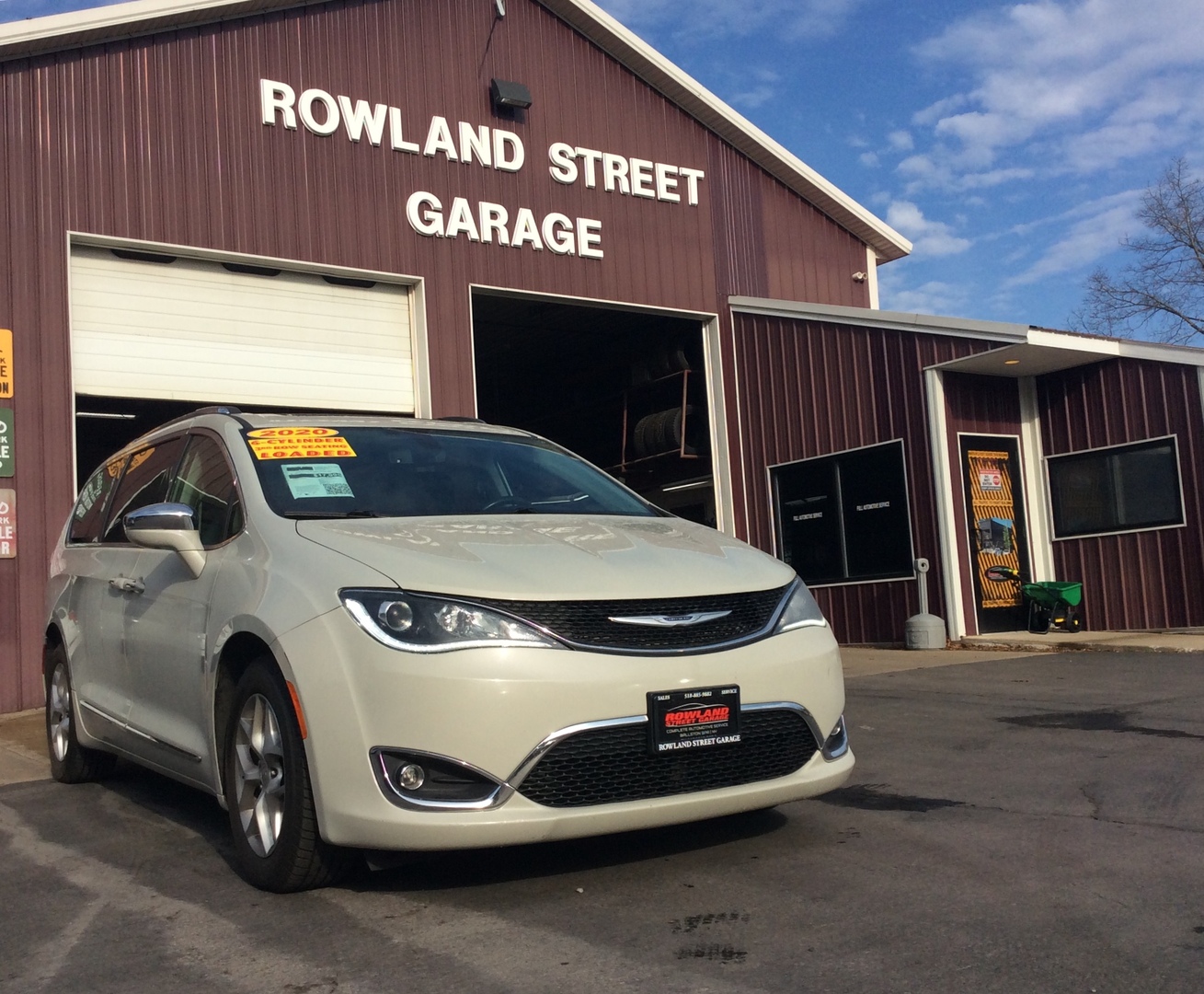 2020 Chrysler Pacifica Limited's photo