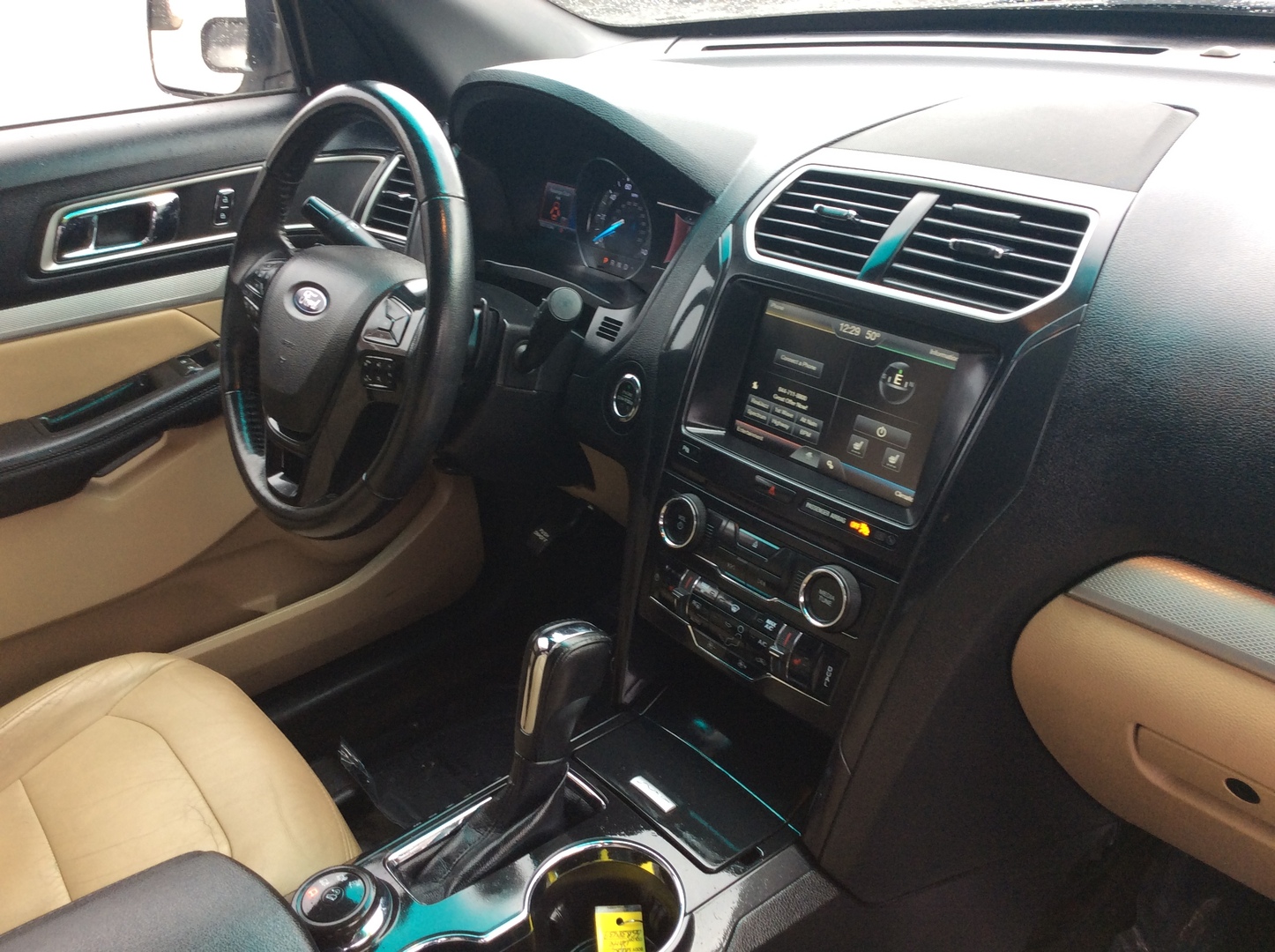2016 Ford Explorer XLT - Photo 11