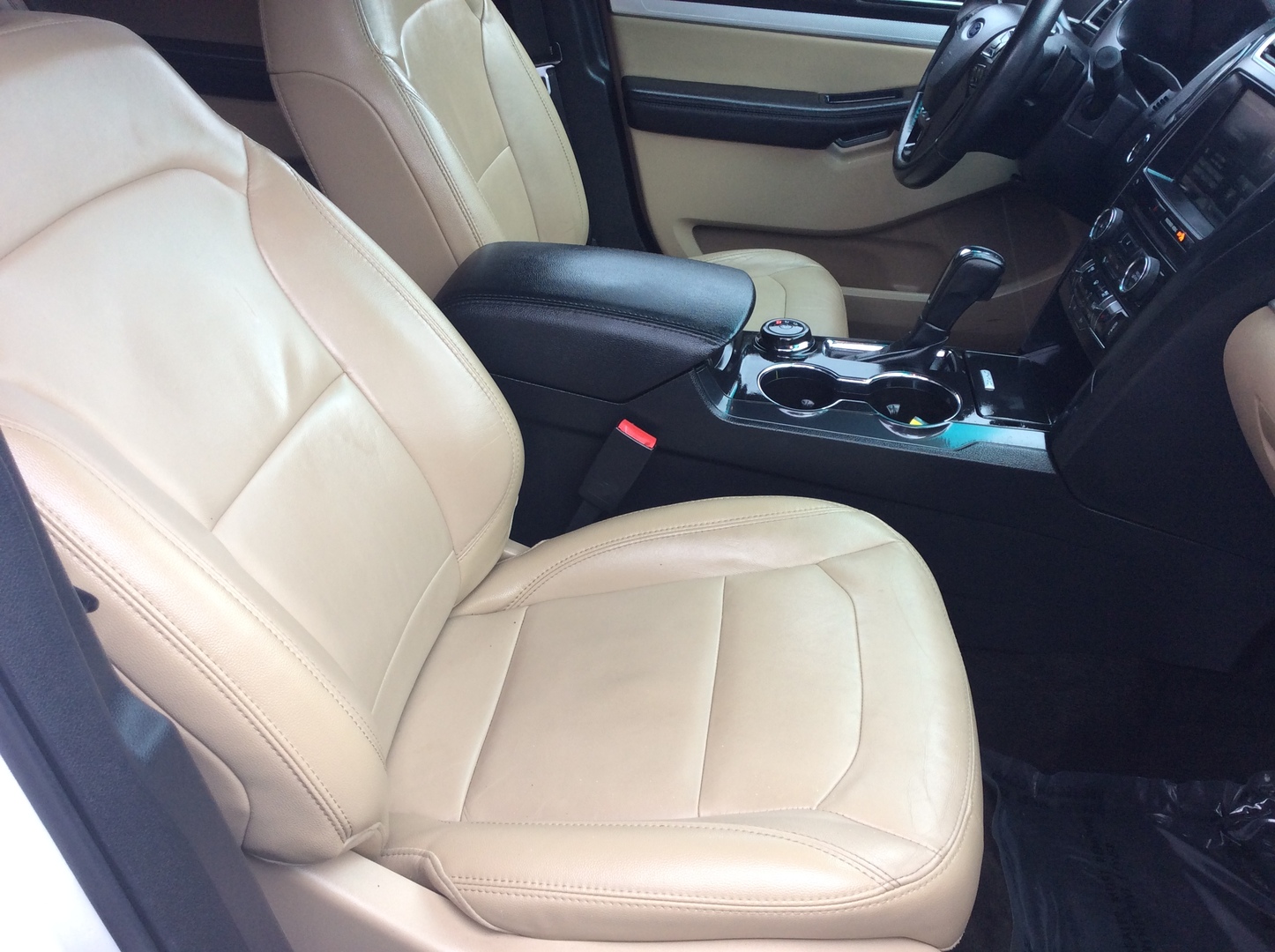 2016 Ford Explorer XLT - Photo 12