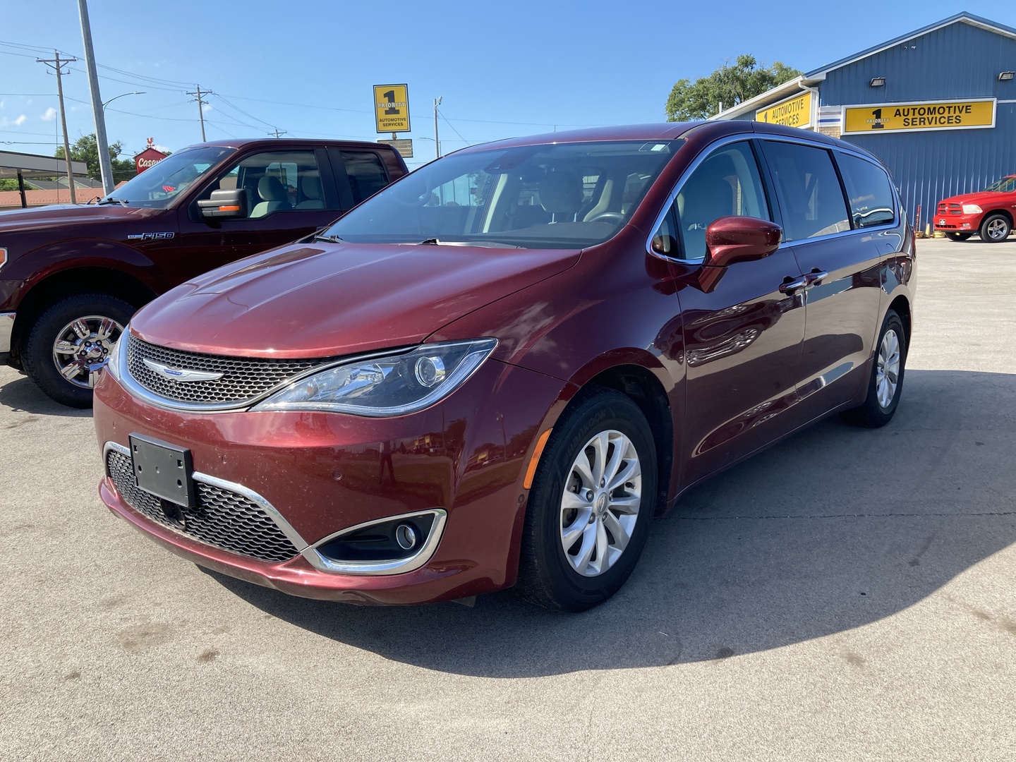 2019 Chrysler Pacifica Touring Plus's photo