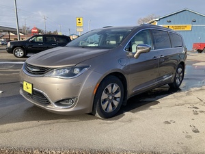 2017 Chrysler Pacifica Hybrid Platinum
