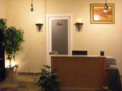 Tia's Doggie Spa &amp; Boutique Logo