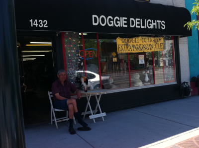 Doggie Delights on Broadway Logo