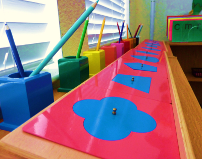 Little Friends Montessori School Logo