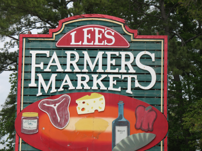 Lee&apos;s Farm Market Logo