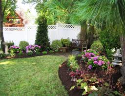 Leo&apos;s Landscaping Logo