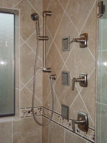 Laszlos Plumbing Logo