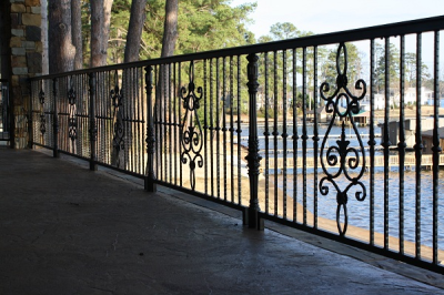 D &amp; T Iron Design Logo