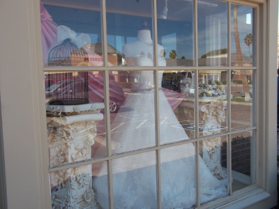 La Bella Bridal Boutique Logo