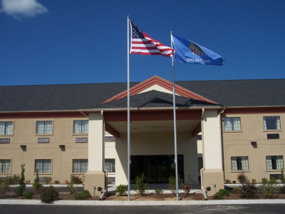 Highway Inn Express of HUGO Logo