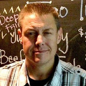 Dream World Auto Brokers, LLC Logo