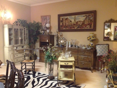 Tristano Designs Antiques &amp; Consignment Logo