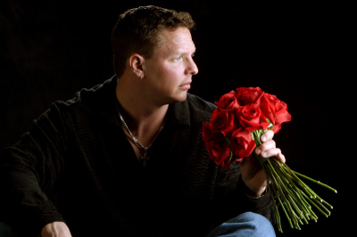 Russ Wholesale Flowers Logo