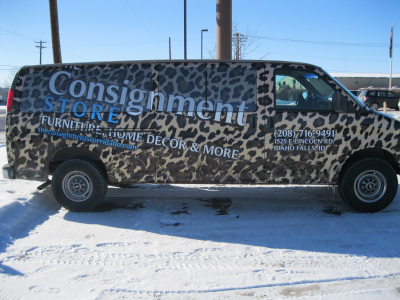 The Consignment Store, LLC Logo