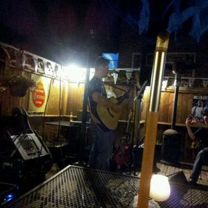 Marlins Bar and Grill Logo