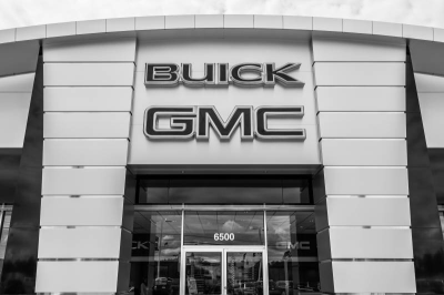 McKenzie Motors Logo