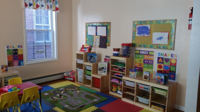 Busy Hands Day Care, LLC Logo