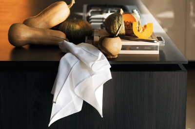 LA modern kitchen Logo