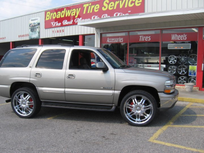 Broadway Tire Service Image