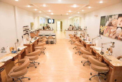 Unique Nail Salon Logo