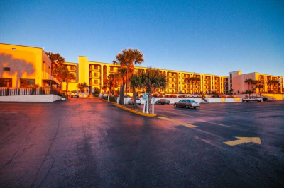 Beachers Lodge Oceanfront Suites Image