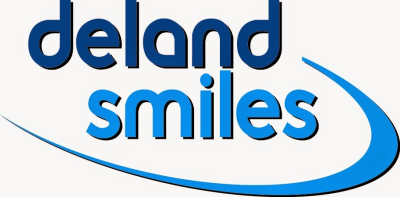 DeLand Smiles Logo