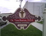 Dr. Tesa Reeves Logo
