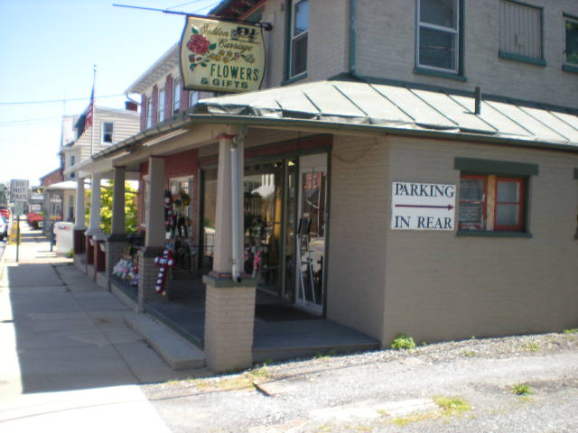 Golden Carriage Florist Logo