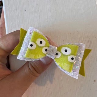 Toy Story Alien Bow Tie for Ferrets - Pet accessories, Ferret accessories, Ferret bow tie, Pet bow tie
