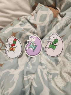Nugget, Mochi or VVaffles Hug stickers!