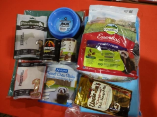 Ferret Giving Tree Essentials Bonus Stocking Shelter Gift Set #E