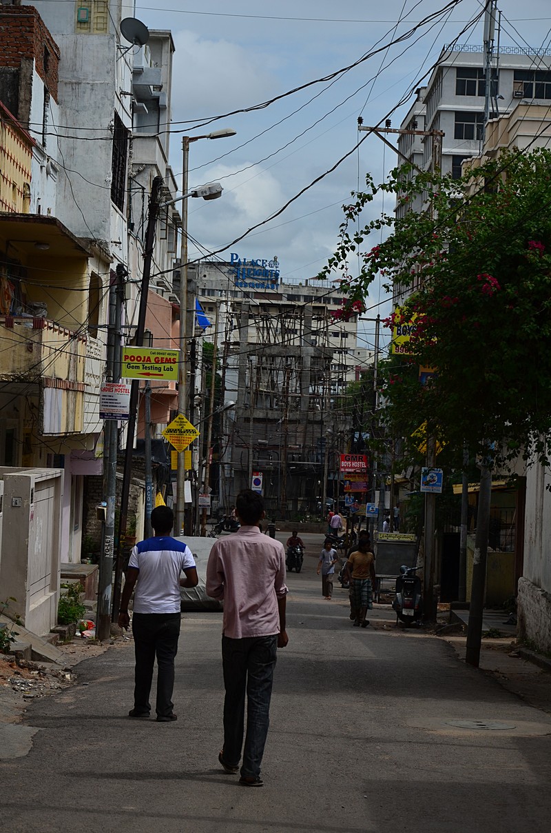 Descriptive essay about a street picture