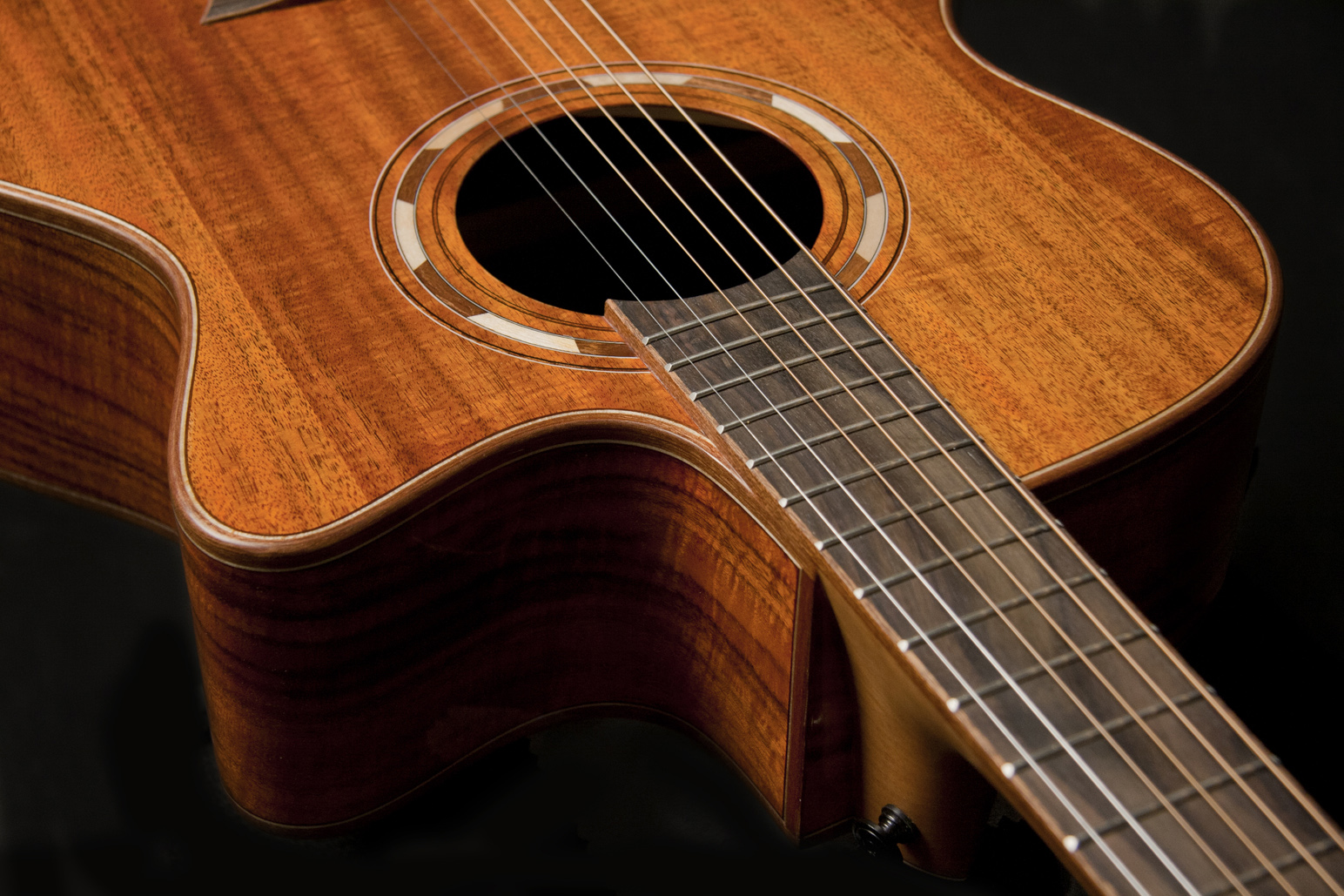 Washburn G55CE Comfort Deluxe 55 Series Grand Auditorium Cutaway