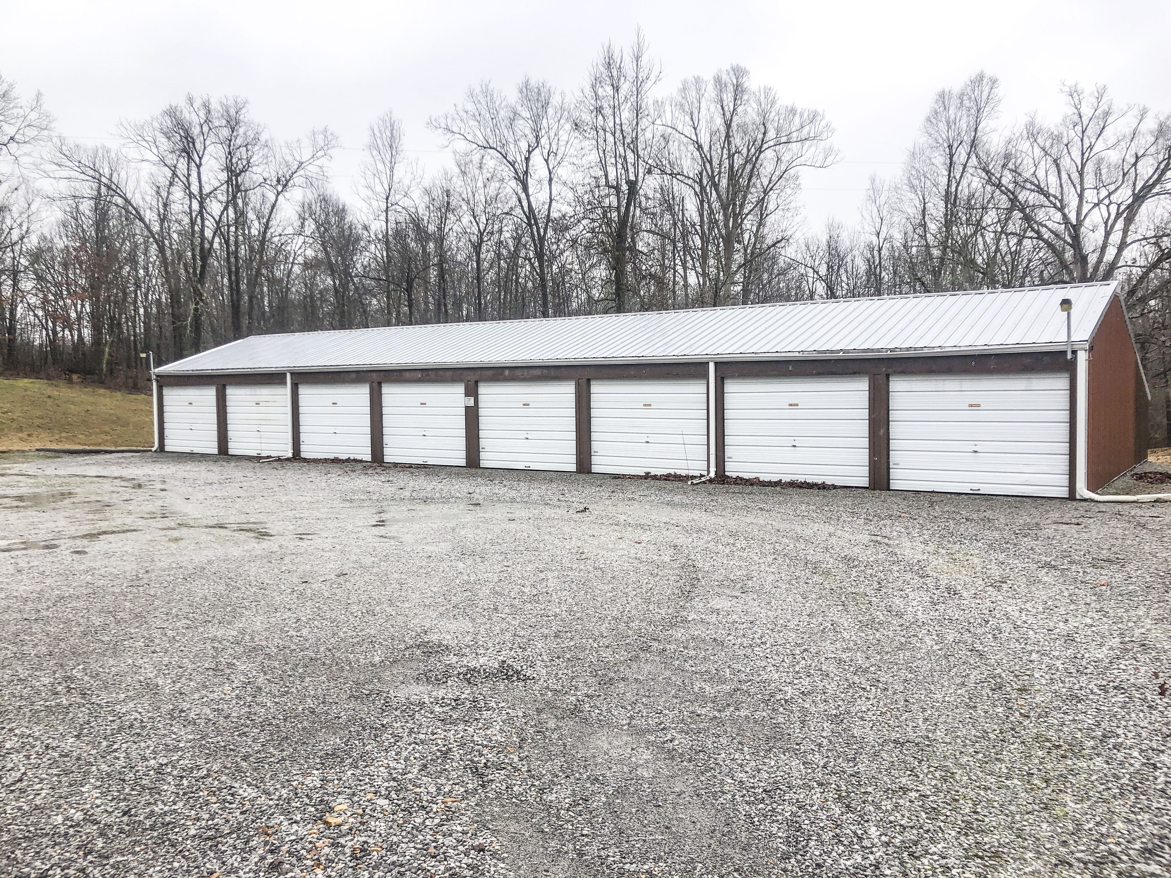 15 Metal Sided Storage Units Near KY Dam Marina Kurtz Auction