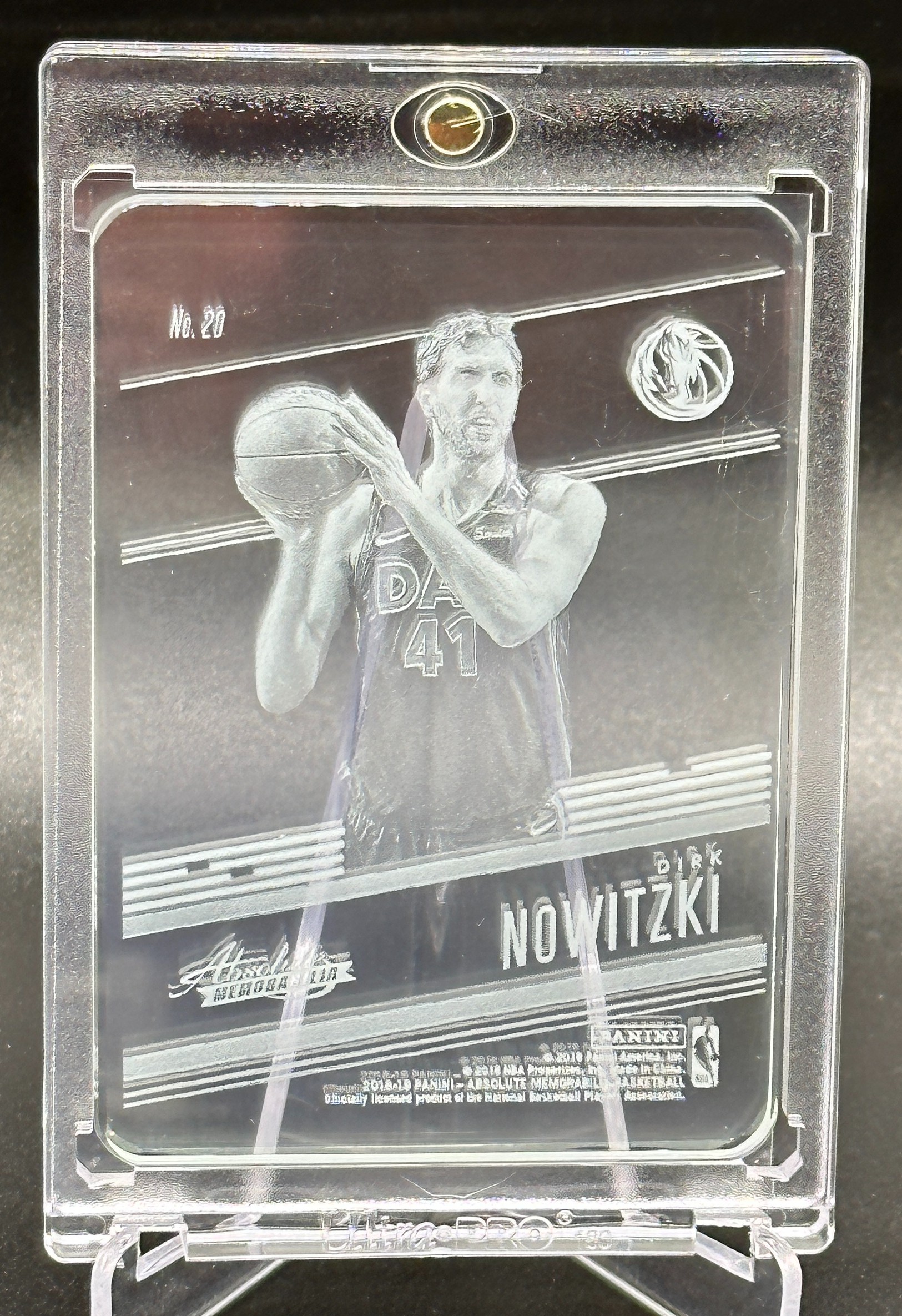 2018 Absolute Memorabilia Dirk Nowitzki Glass Case Hit Super Clean