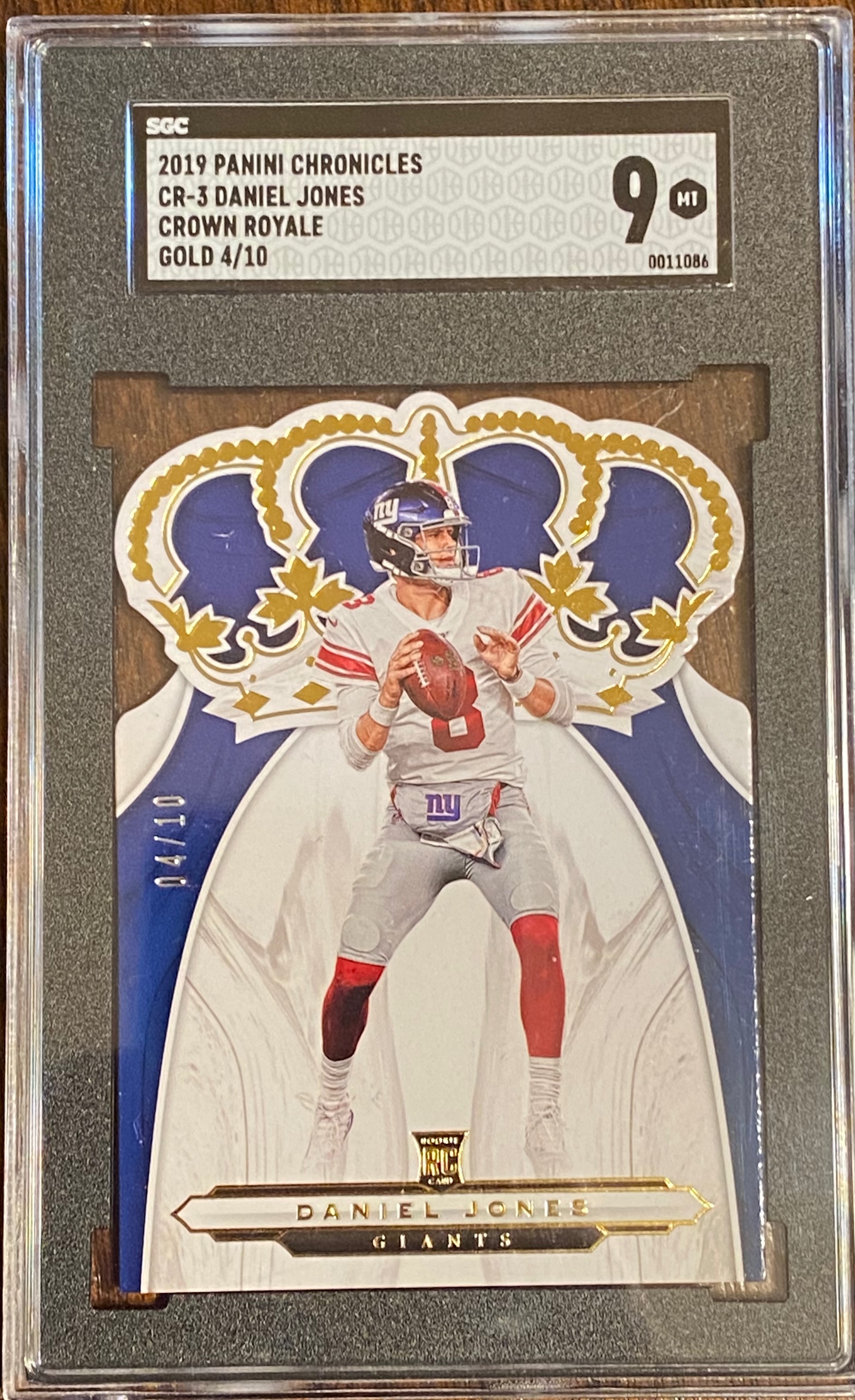 Daniel Jones 2019 Panini Chronicles Crown Royale Gold /10