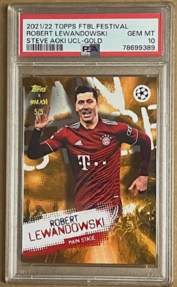 2022 Topps x Steve Aoki Football Festival Robert Lewandowski Gold 5/5 ssp PSA 10
