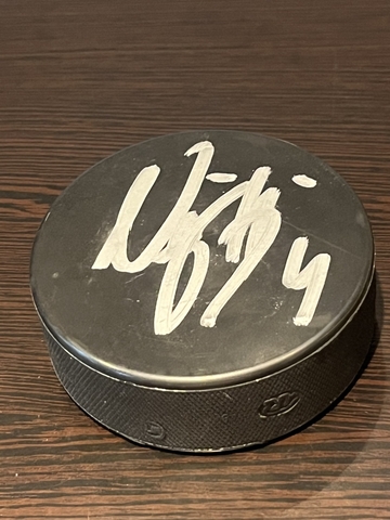 Niklas Hjalmarsson Signed Autographed NHL Hockey Puck Beckett BAS COA Blackhawks