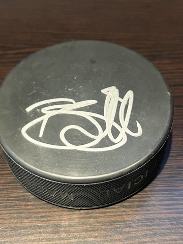 Brent Seabrook Signed Autographed NHL Hockey Puck Beckett BAS COA Blackhawks