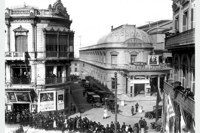 España abandona las Islas