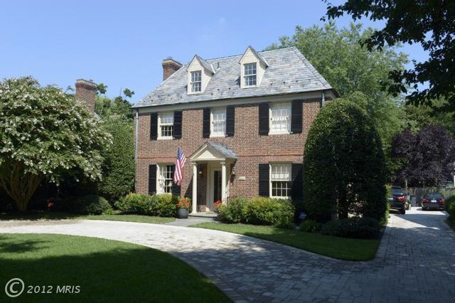 1908 The first Chevy Chase home was built on Oliver Street.