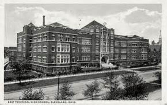 Jesse Owens Enrolls into School