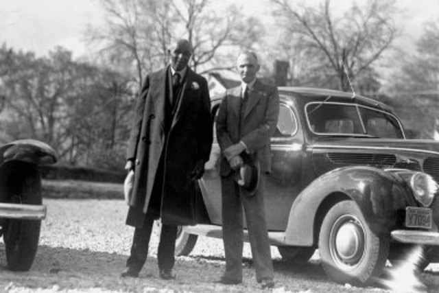 Carver befriends Henry Ford.