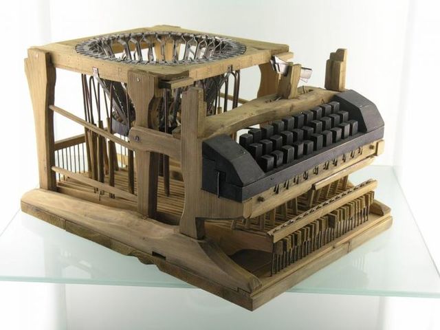 Se origina la primera máquina de escribir